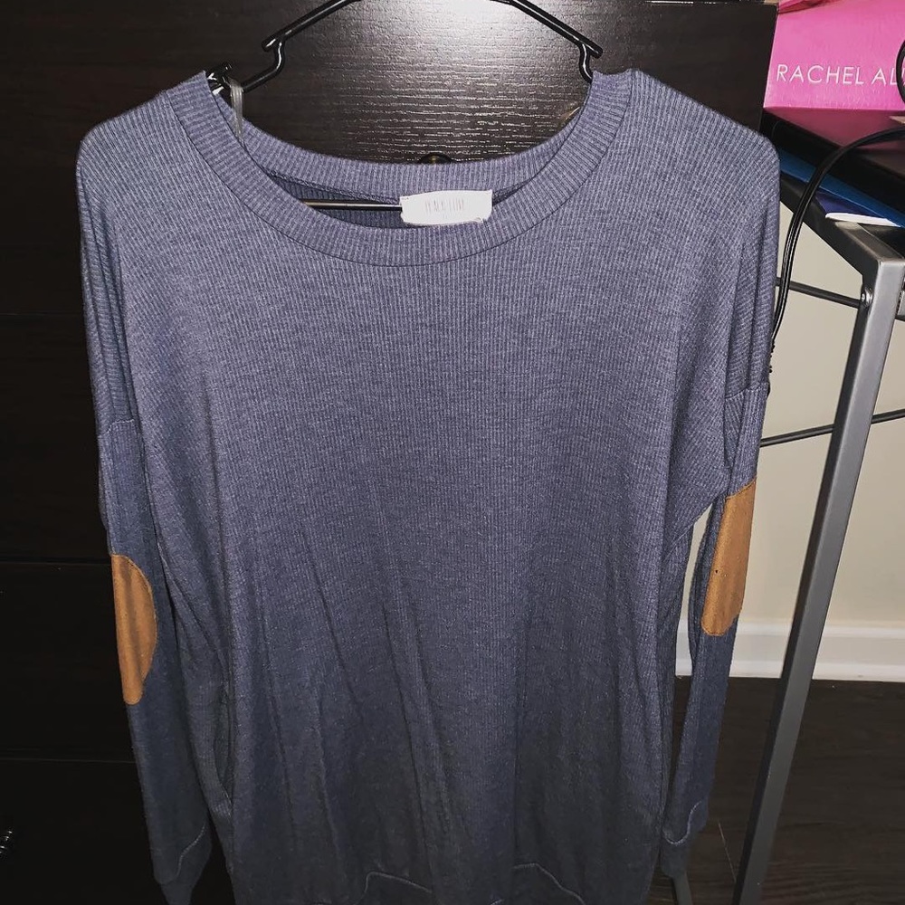 Long sleeve navy cute shirt